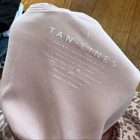 Leopard Print Leggings - Picture 9 of 9